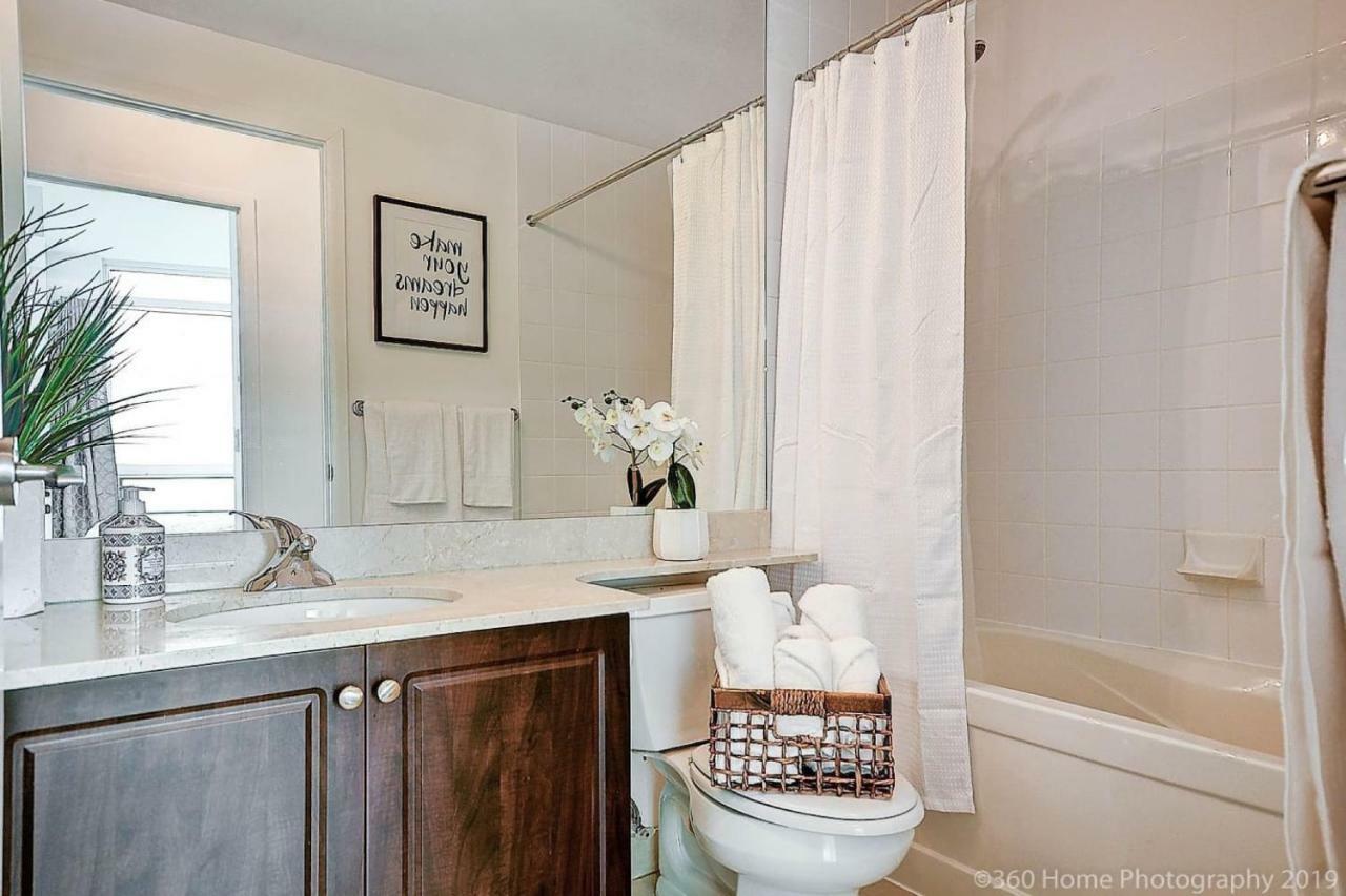 30 Off Lake View Property Heart Of Downtown Toronto Buitenkant foto