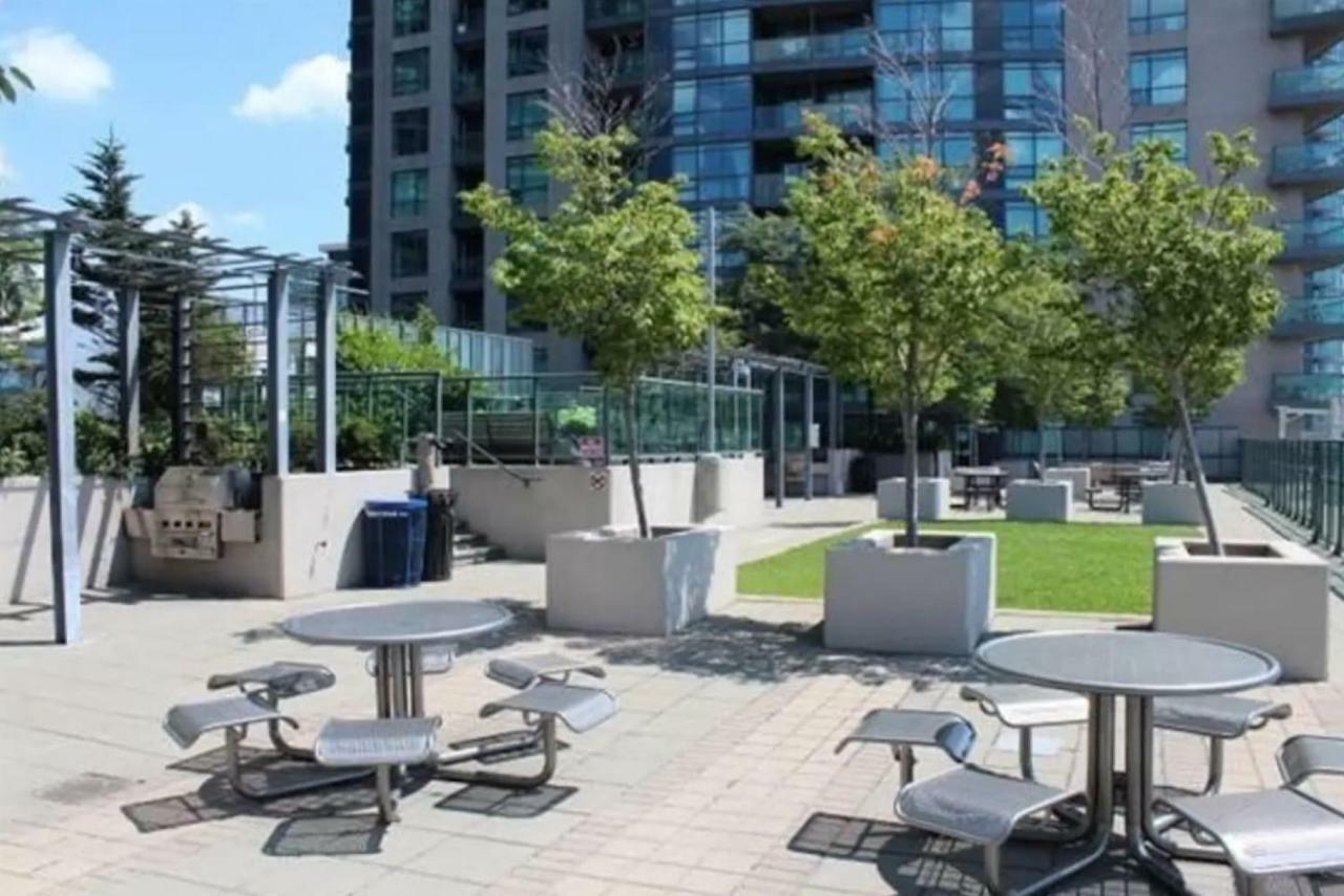 30 Off Lake View Property Heart Of Downtown Toronto Buitenkant foto