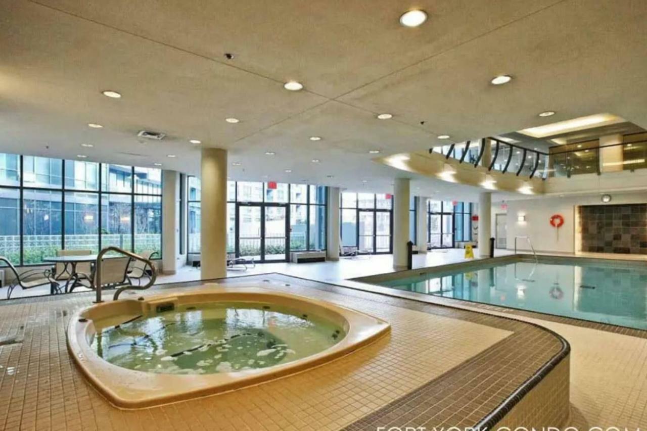 30 Off Lake View Property Heart Of Downtown Toronto Buitenkant foto