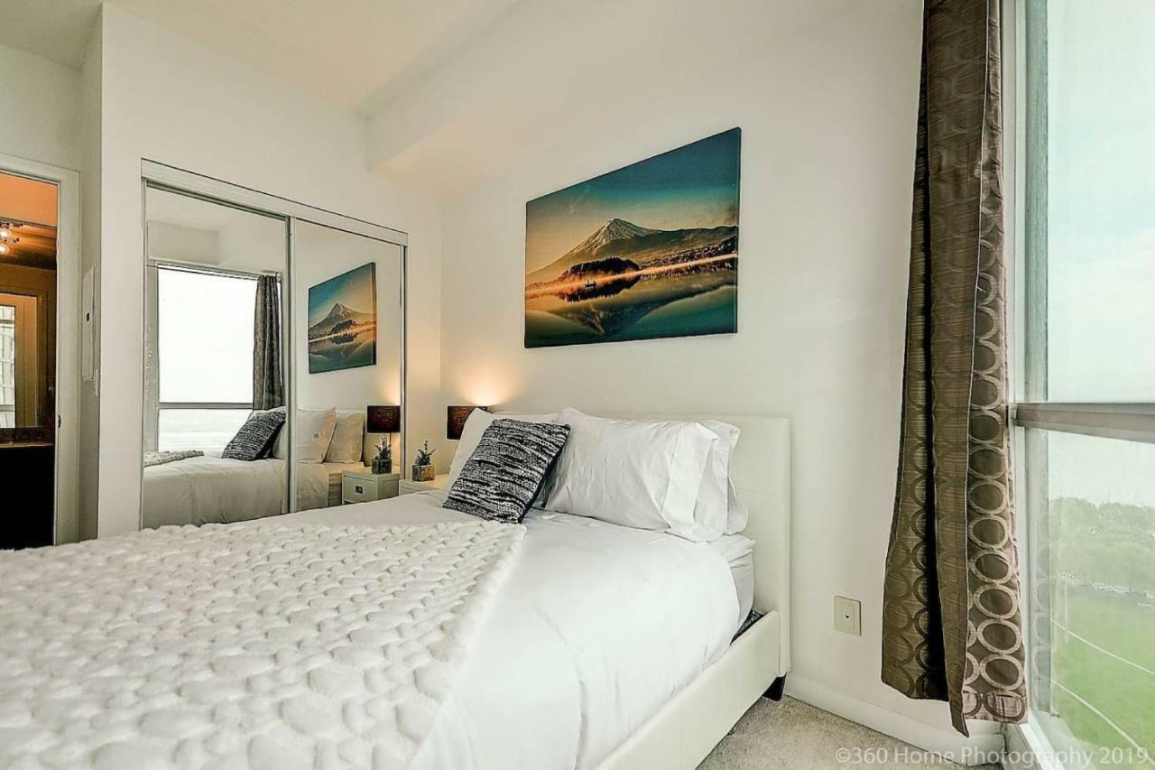 30 Off Lake View Property Heart Of Downtown Toronto Buitenkant foto