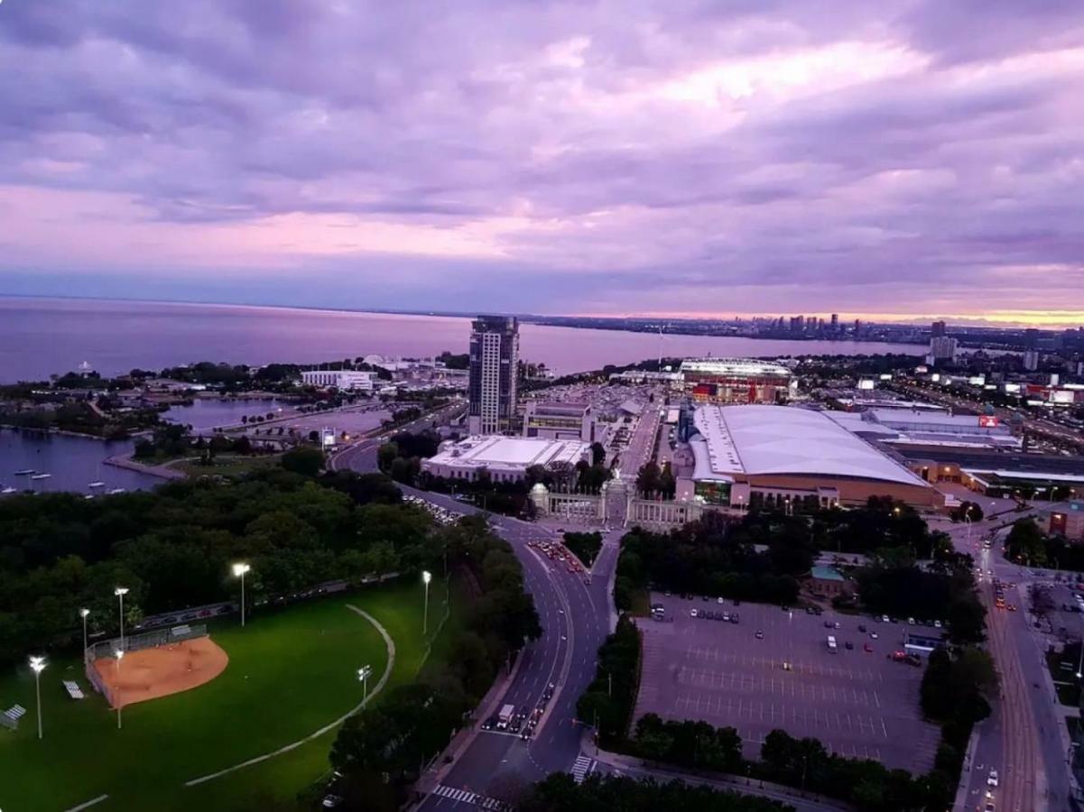 30 Off Lake View Property Heart Of Downtown Toronto Buitenkant foto