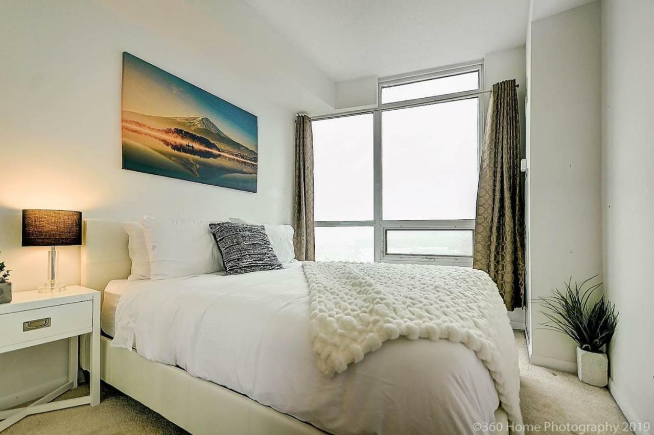 30 Off Lake View Property Heart Of Downtown Toronto Buitenkant foto
