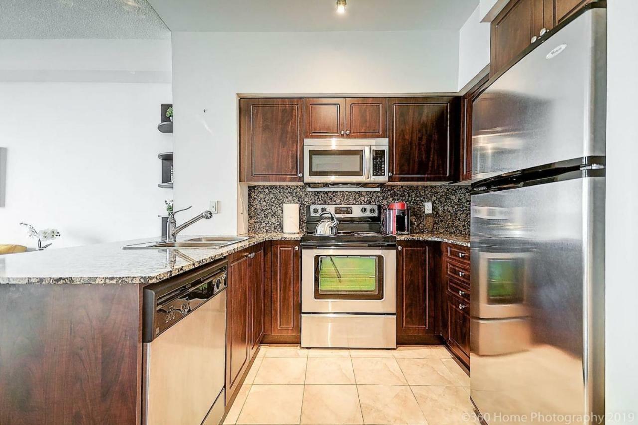 30 Off Lake View Property Heart Of Downtown Toronto Buitenkant foto