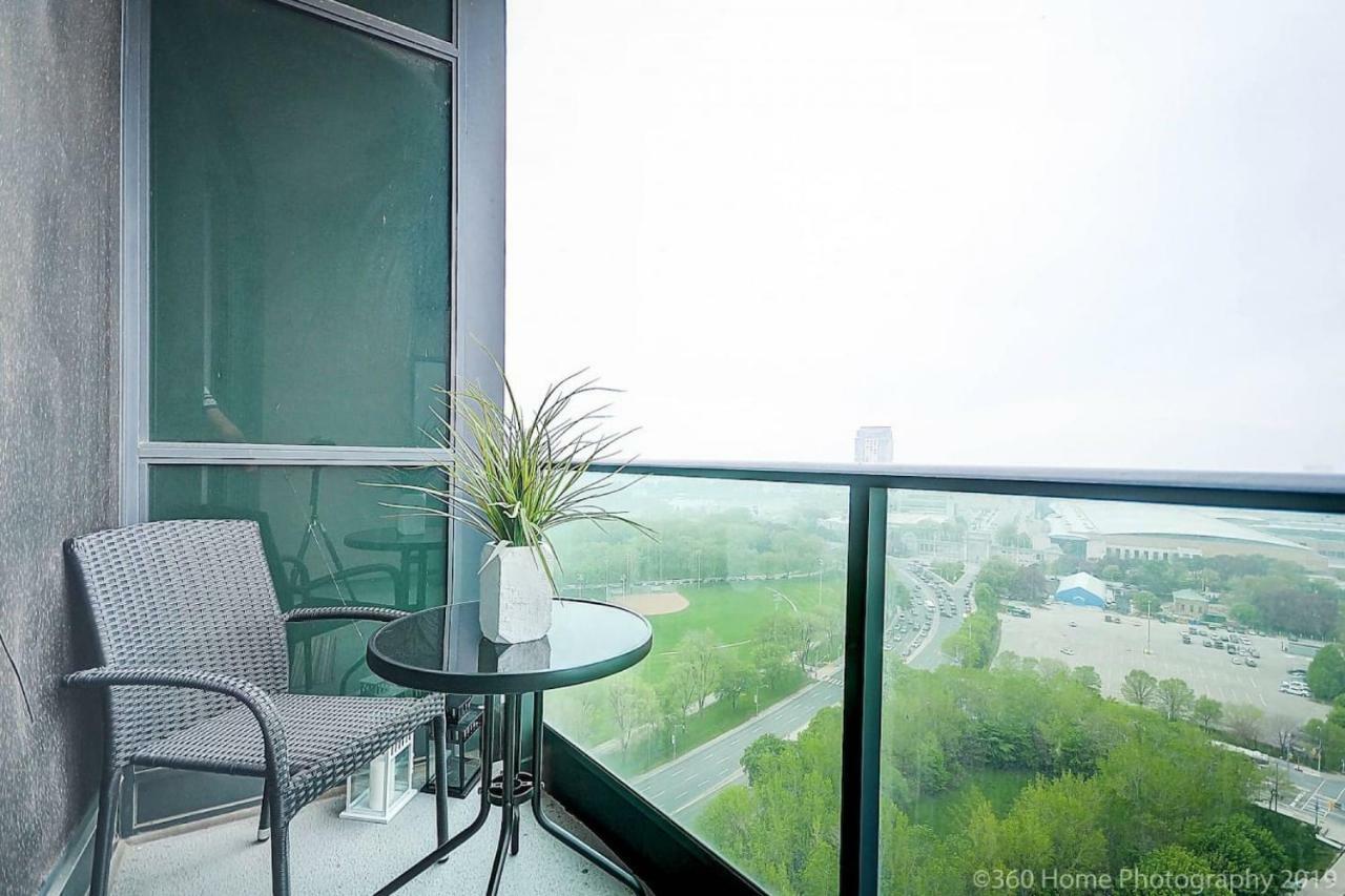 30 Off Lake View Property Heart Of Downtown Toronto Buitenkant foto