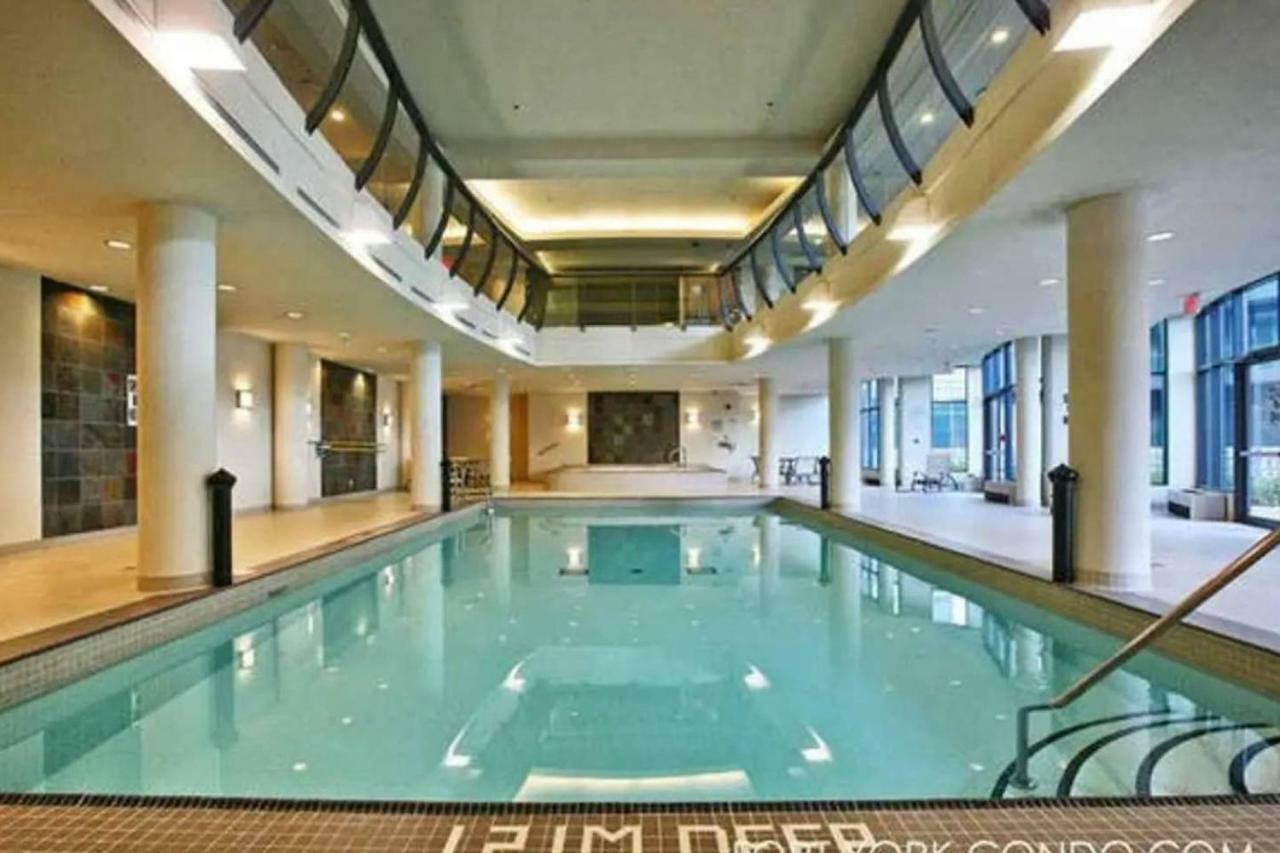 30 Off Lake View Property Heart Of Downtown Toronto Buitenkant foto