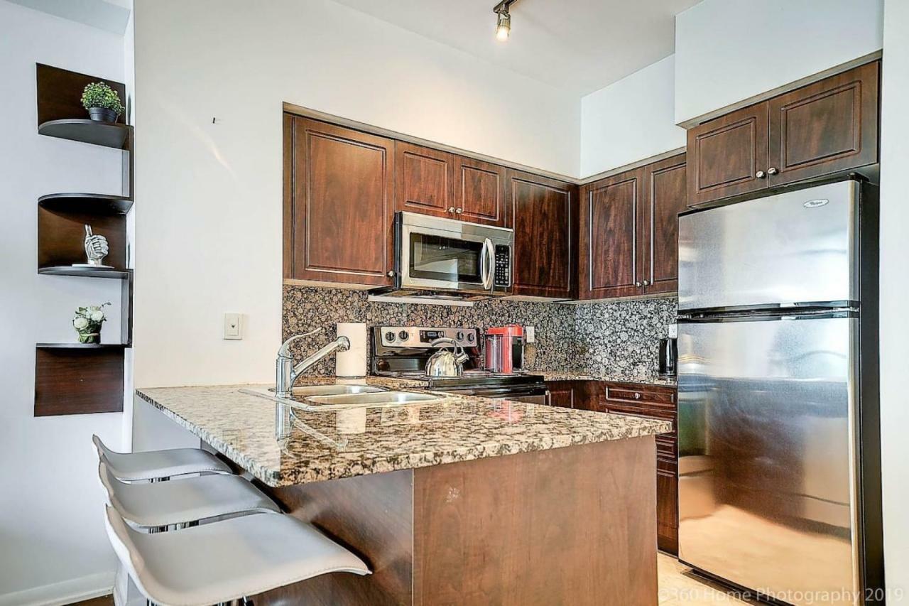 30 Off Lake View Property Heart Of Downtown Toronto Buitenkant foto